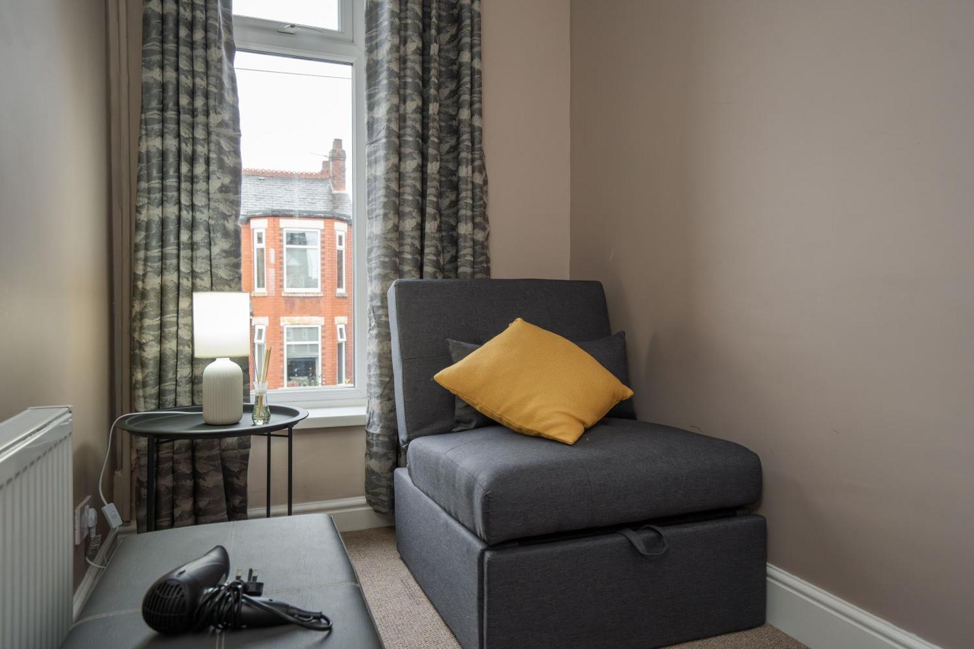 Modern & Spacious - Pool Table - Free Parking - Sleeps 10 Mánchester Exterior foto