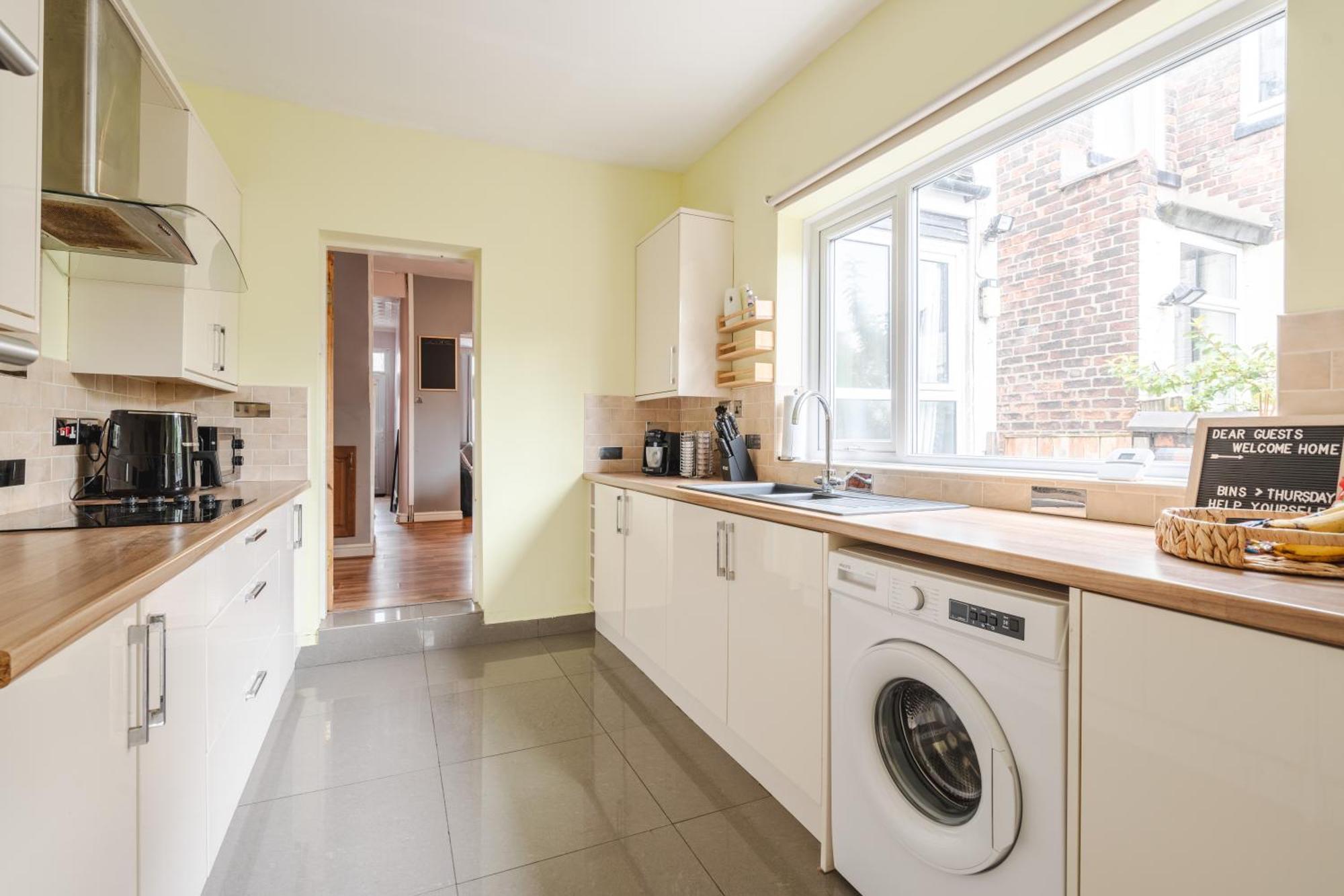 Modern & Spacious - Pool Table - Free Parking - Sleeps 10 Mánchester Exterior foto