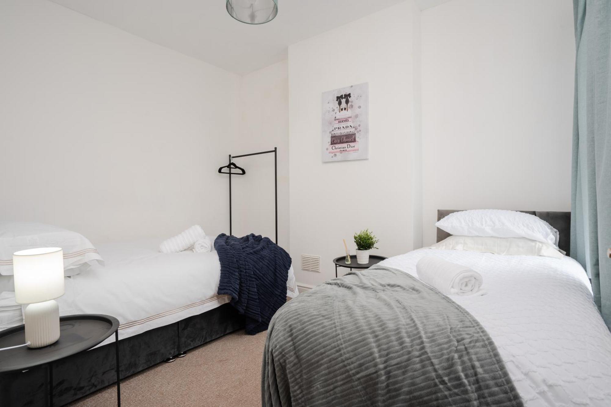 Modern & Spacious - Pool Table - Free Parking - Sleeps 10 Mánchester Exterior foto